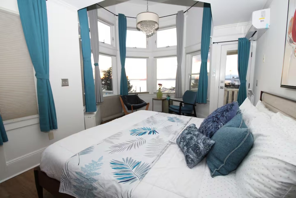 Highland Haven Water view Stay in Seattle, United States