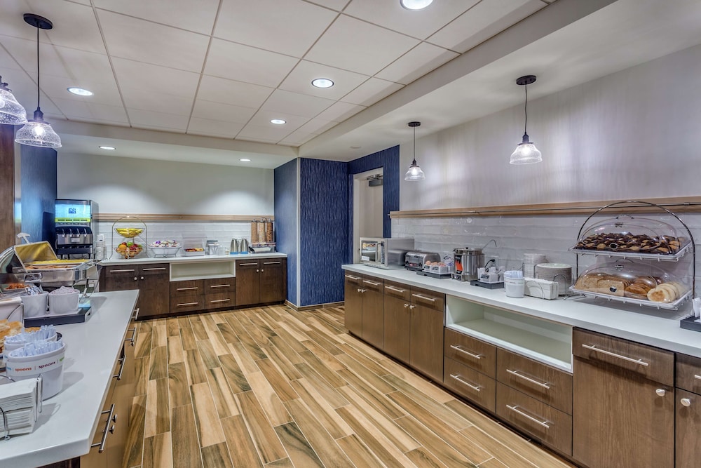 Hampton Inn & Suites Kittery Portsmouth - photo 31