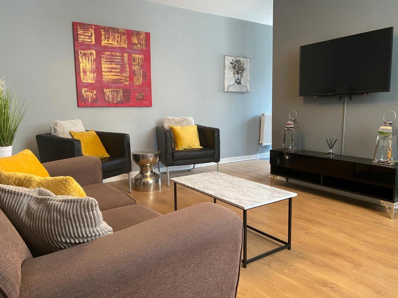 Pendle House Apartment 1 — 4-Star Luxury Hotel in Colwyn Bay, United Kingdom
