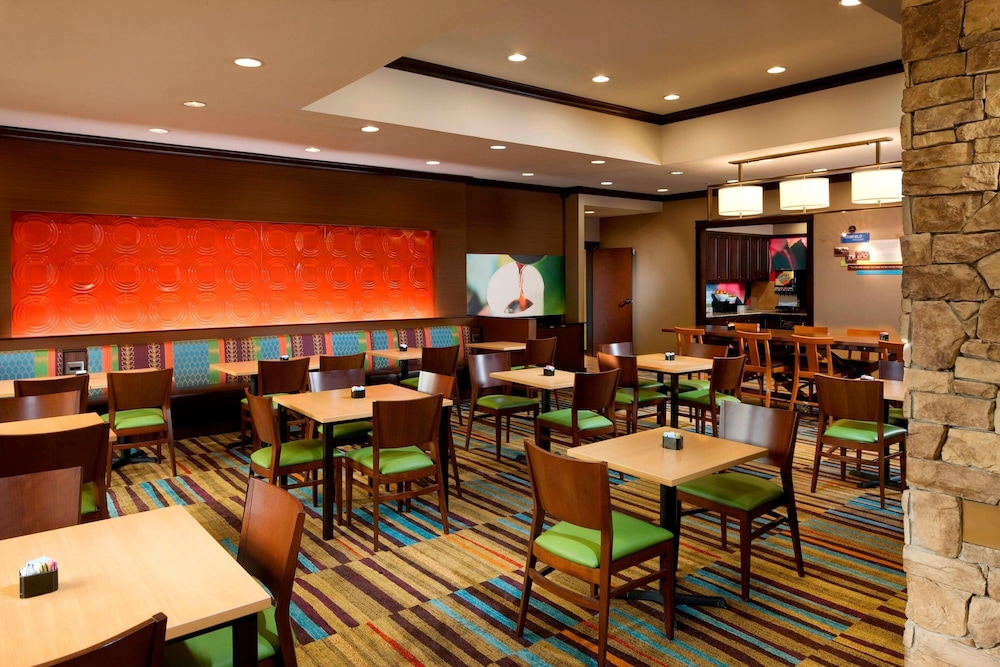 Fairfield Inn & Suites Houston Intercontinental Airport - photo 17