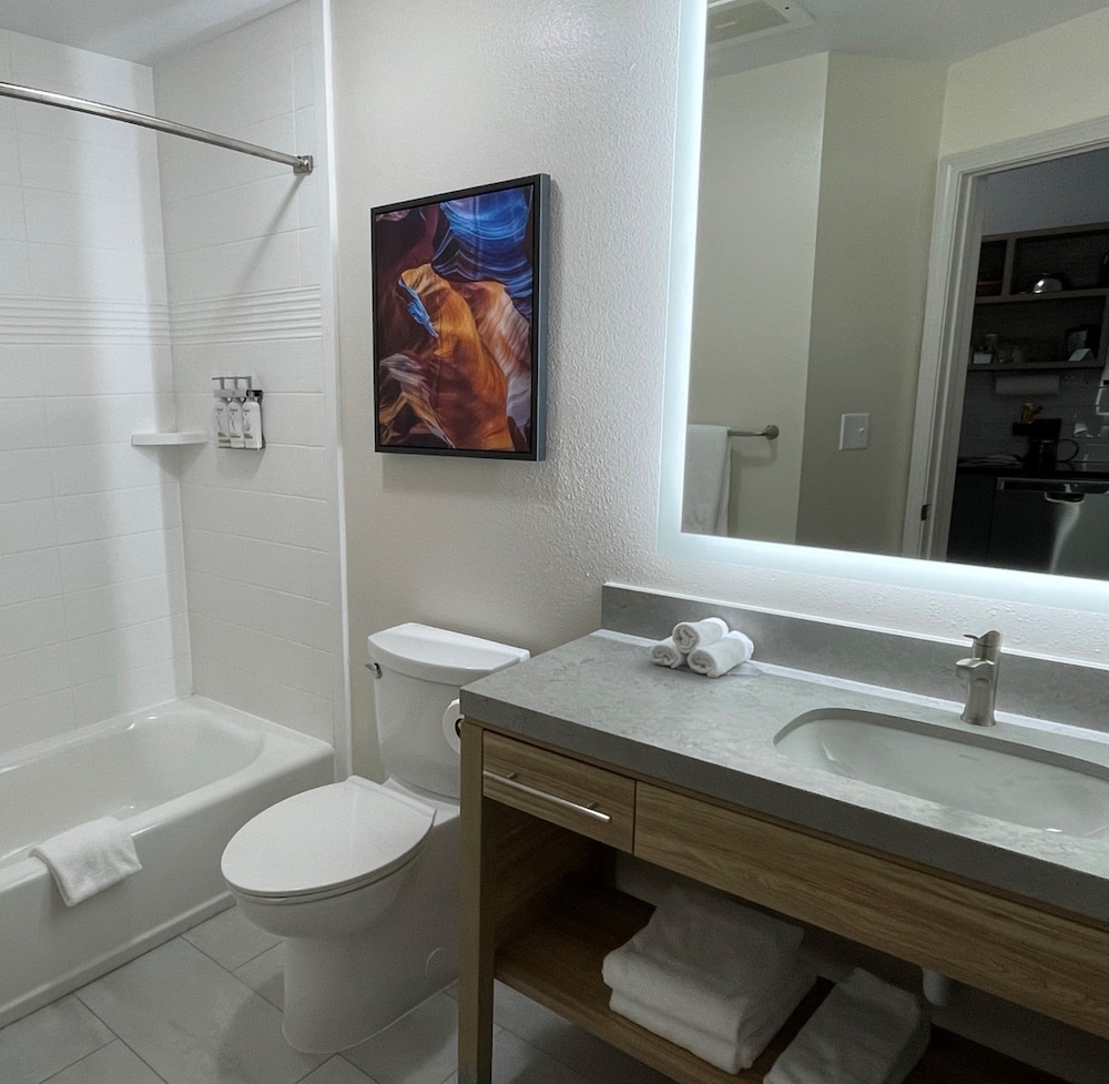 Candlewood Suites Tuscaloosa by IHG - photo 46