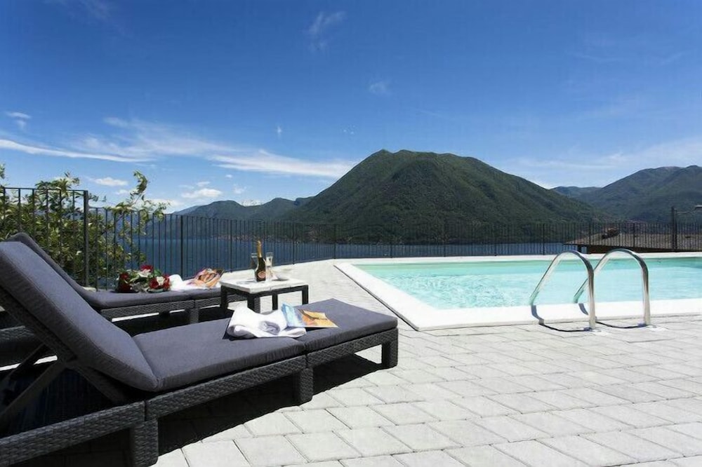 Residence degli Oleandri 5A — 4-Star Luxury Hotel in Argegno, Italy