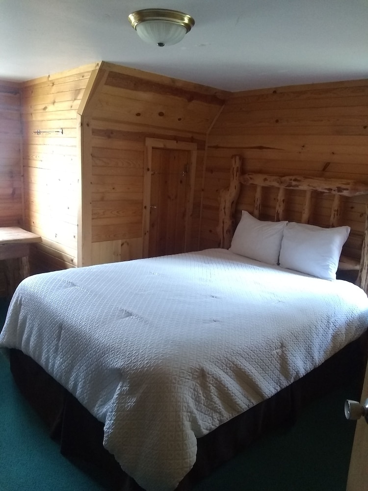 Hatchet Resort - photo 9