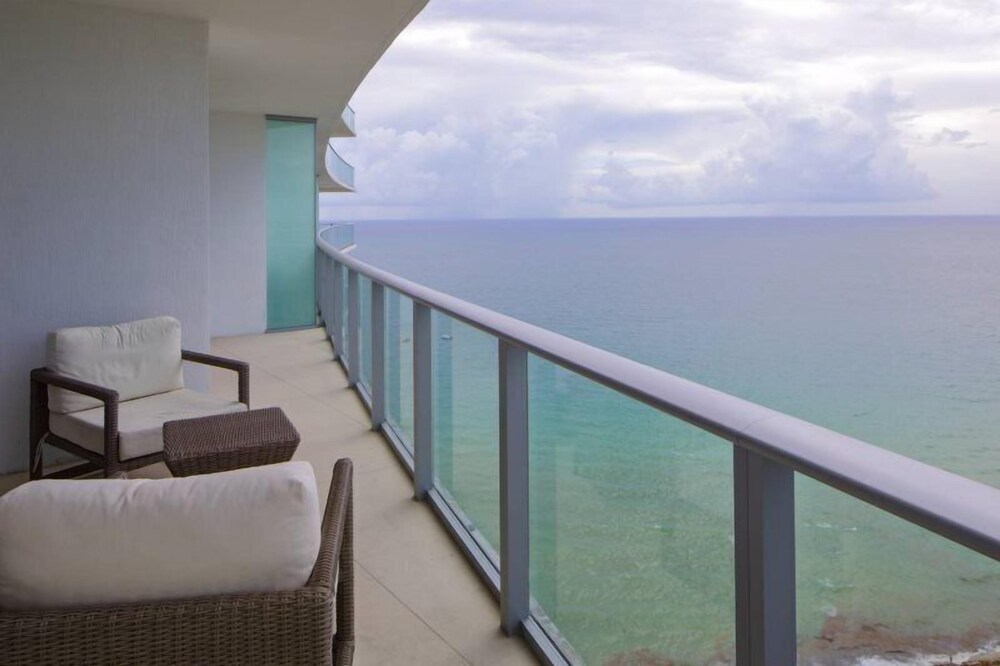 Best Ocean & Bay Views 2 Bed 2 Bath @ Hyde Resort - featured photo