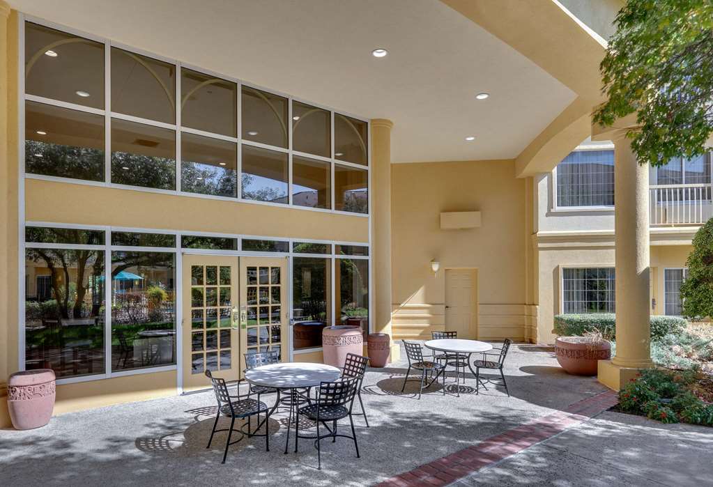 La Quinta Inn & Suites by Wyndham Dallas Addison Galleria - photo 28