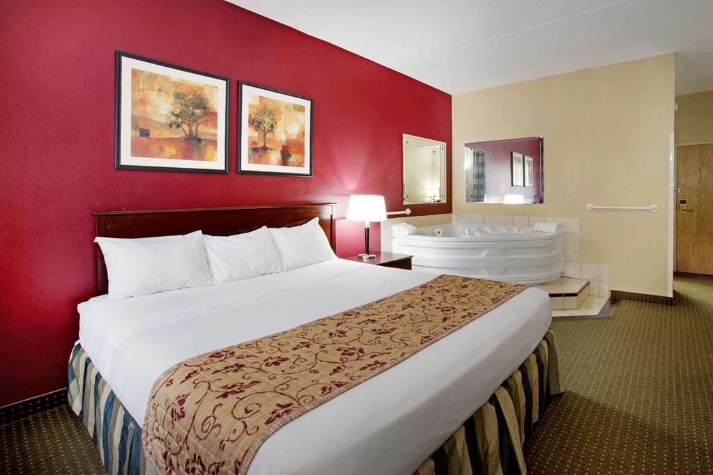 Ramada by Wyndham Bettendorf - photo 14