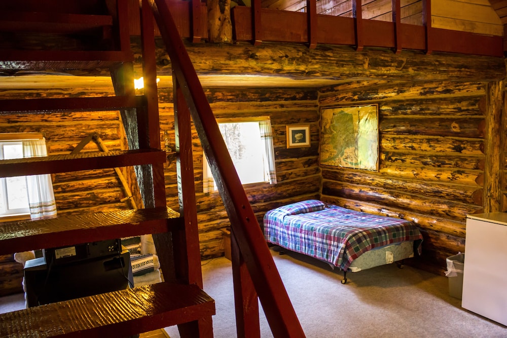 Midnight Sun Log Cabins - photo 8