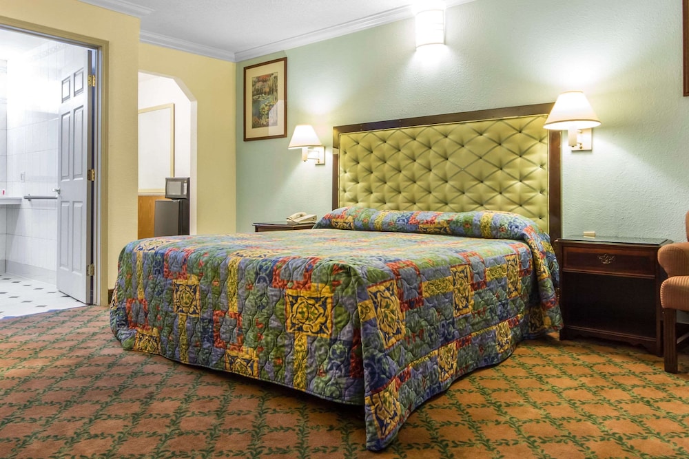 Econo Lodge Fairfield - photo 9