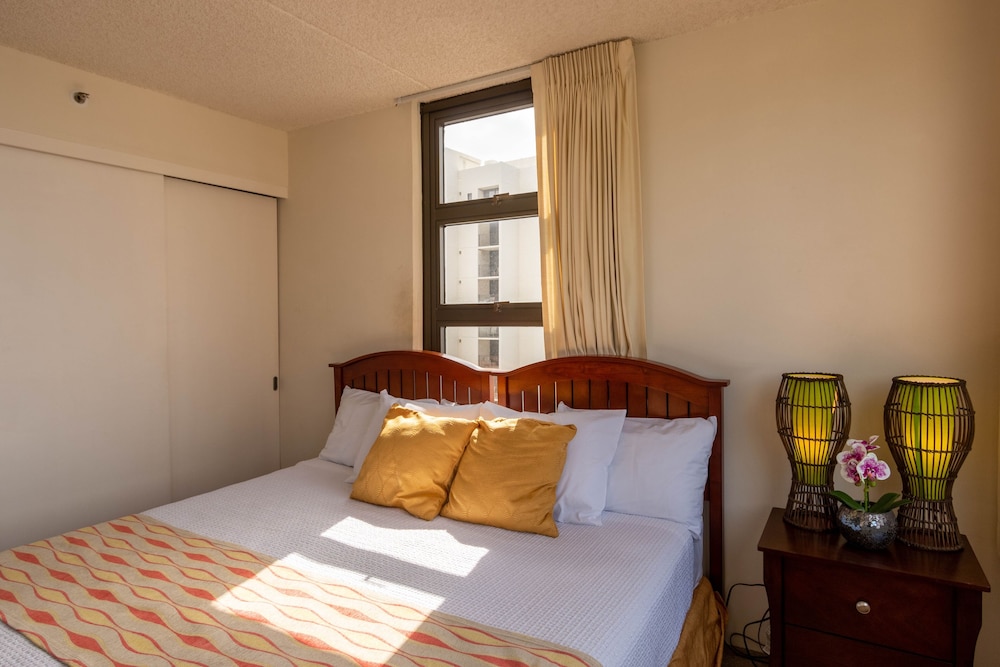 Waikiki Banyan Condo Located One Block From Waikiki Beach by Koko Resort Vacation Rentals - photo 15