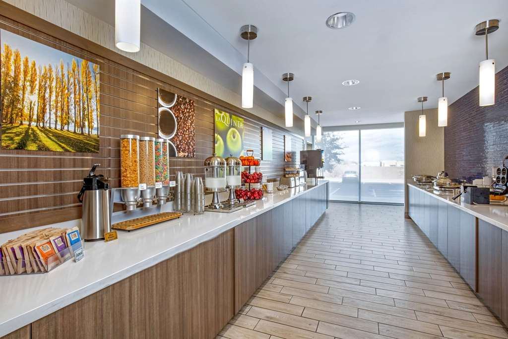 La Quinta Inn & Suites by Wyndham Kingman - photo 44