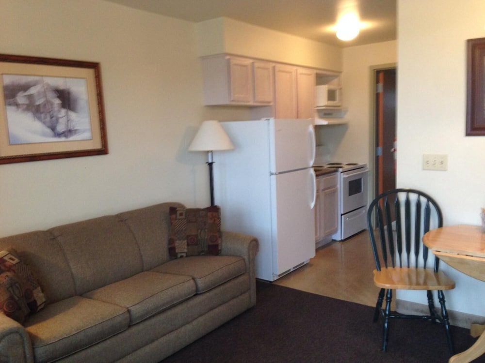 All Suites Inn Budget Host - photo 27