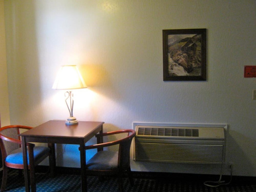 Jamestown Railtown Motel - photo 9