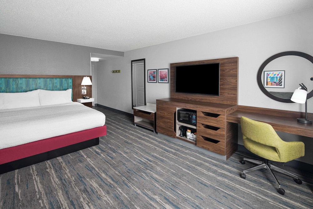 Hampton Inn & Suites Grand Rapids Airport 28th St - photo 7