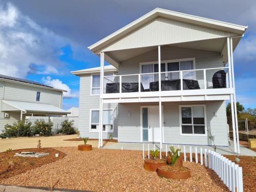 Sandy Toes - carbon neutral hotel in Unknown City