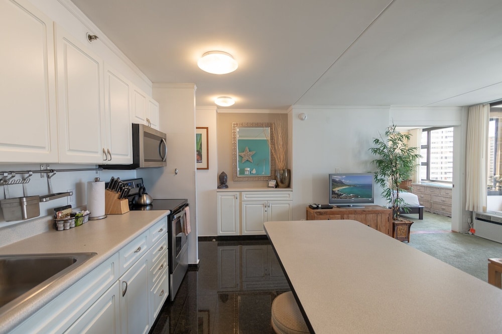 Modern 12th Floor Waikiki Banyan Condo with Partial Ocean Views by Koko Resort Vacation Rentals Honolulu - photo 13