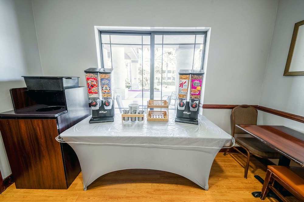 Country Inn & Suites by Radisson Ontario at Ontario Mills CA - photo 82