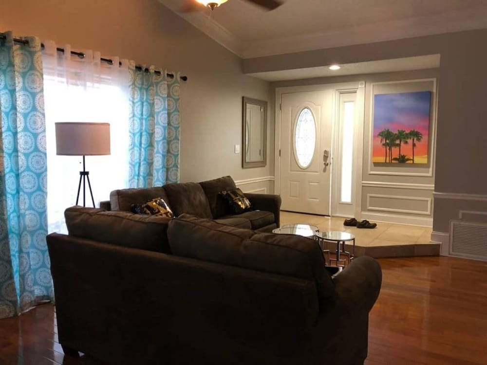 6149 Sandcrest Next TO Universal. 8 Beds. Pool. Very Clean - photo 21