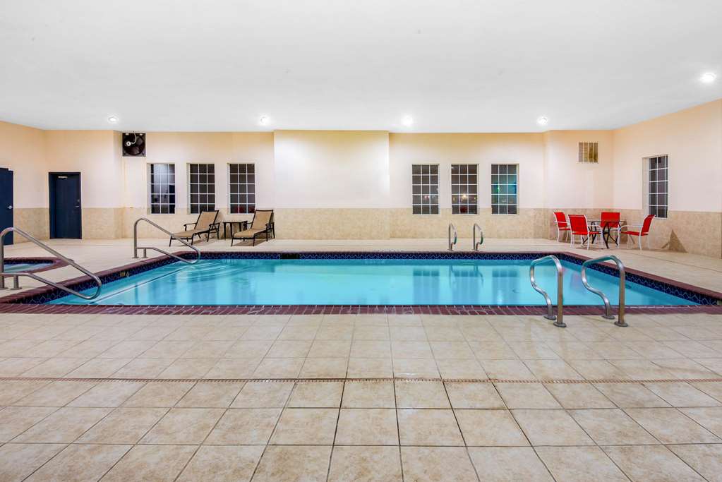 La Quinta Inn & Suites by Wyndham Glen Rose - photo 15
