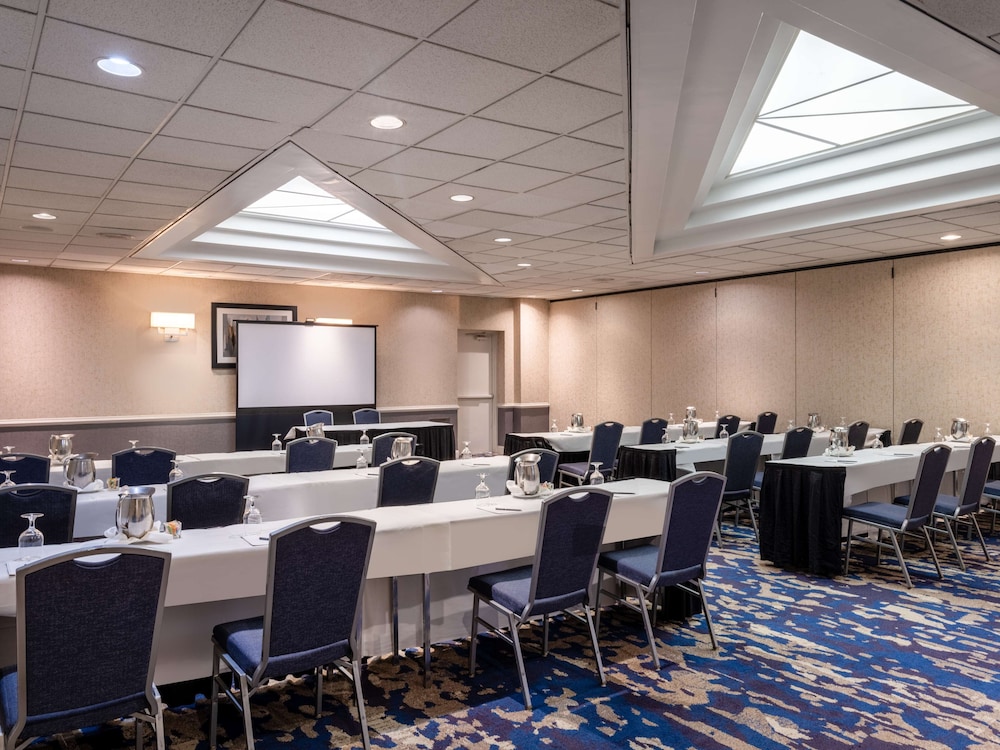 Embassy Suites by Hilton Baltimore Hunt Valley - photo 46