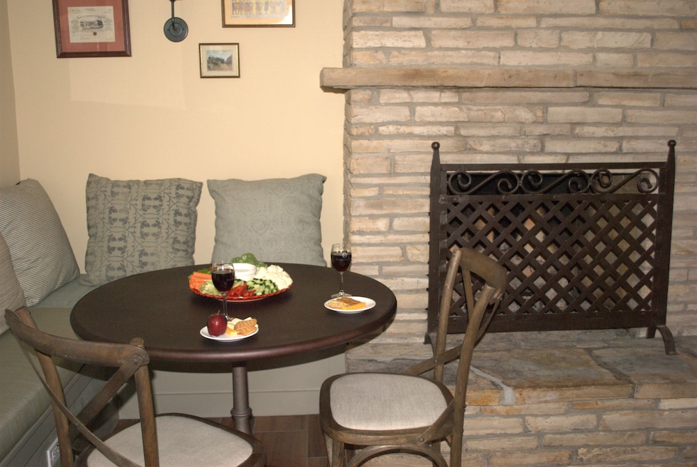 Coachman's Inn A Four Sisters Inn - photo 15