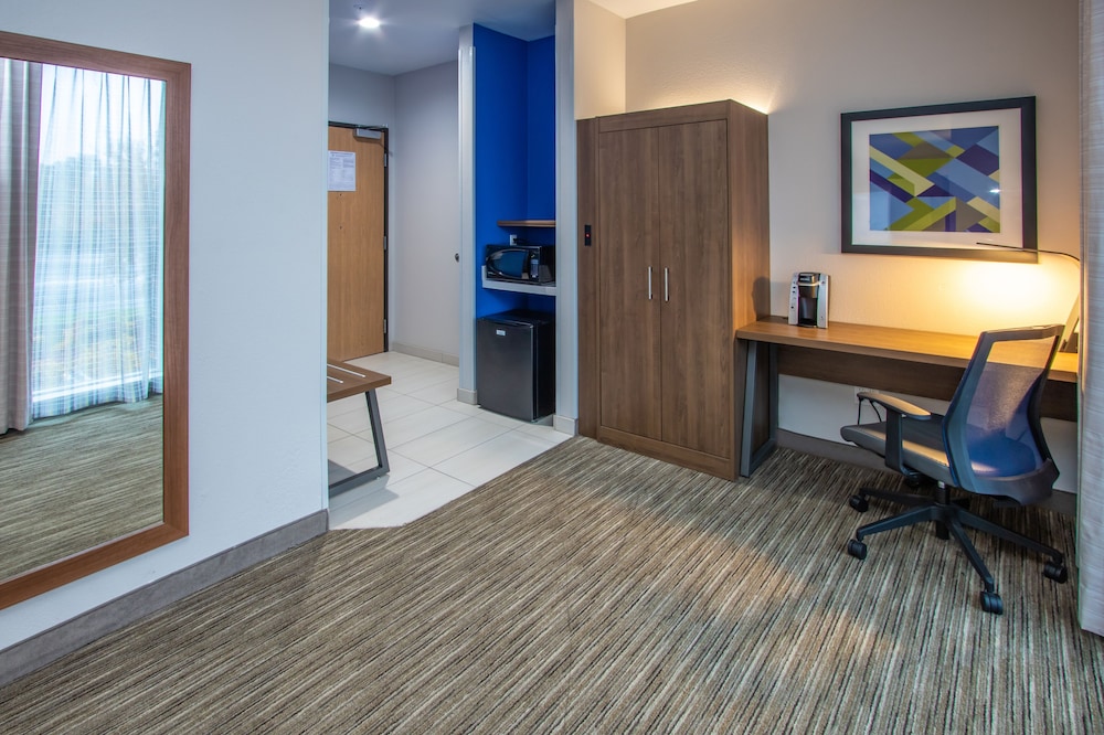 Holiday Inn Express Hotel & Suites Roseville Galleria Area by IHG - photo 25