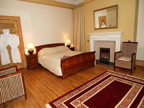 15 Merchiston Gardens — 4-Star Luxury Hotel in Edinburgh, United Kingdom