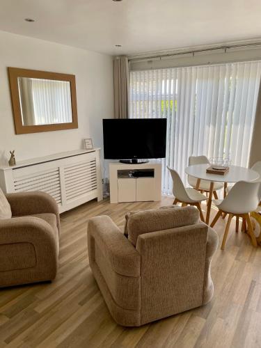 Family friendly 3 bedroom bungalow — 4-Star Luxury Hotel in Freshwater, United Kingdom