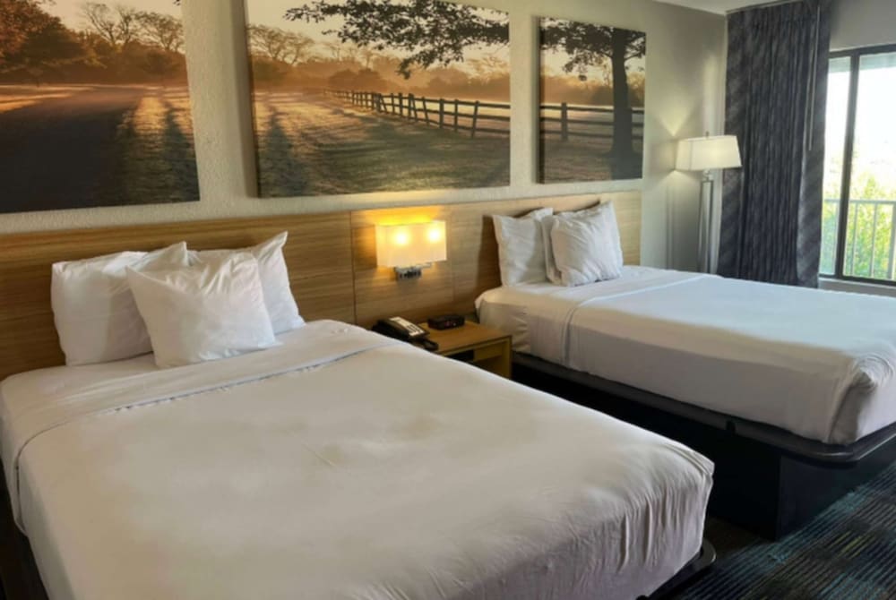 Days Inn & Suites by Wyndham Mobile - photo 6