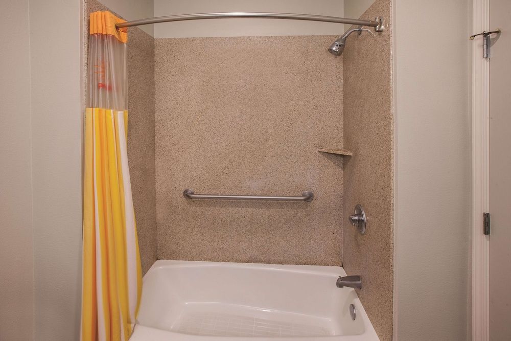 La Quinta Inn and Suites by Wyndham Lake Charles Casino Area - photo 15