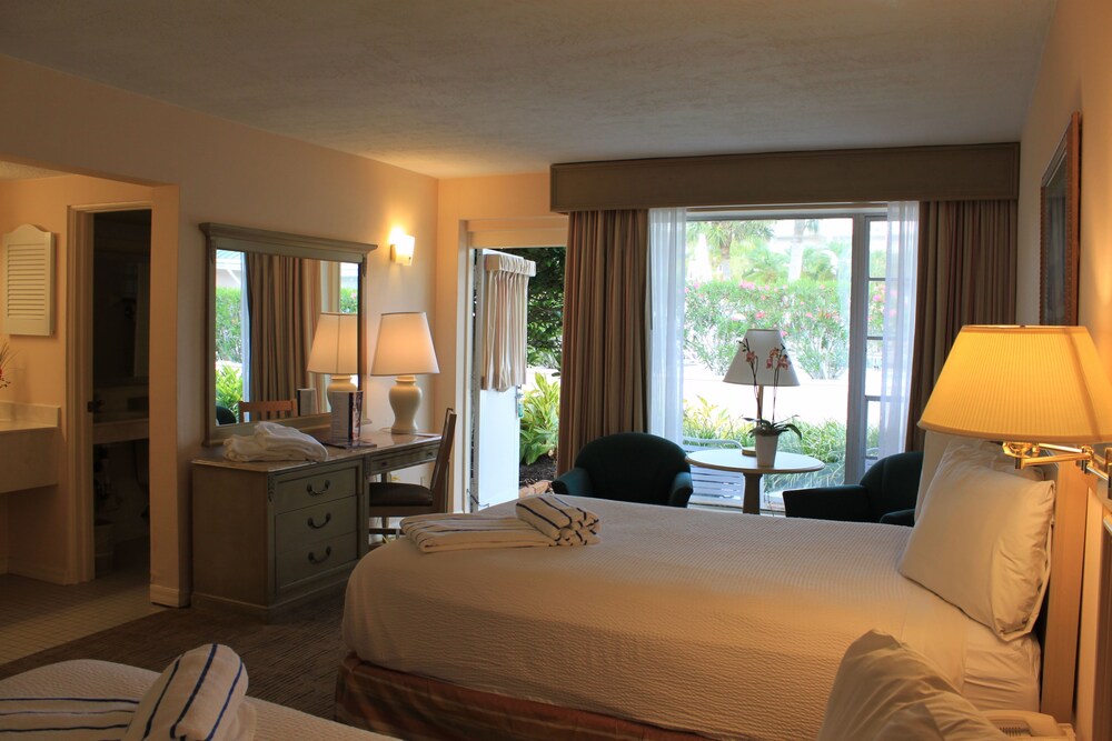 Sandcastle Resort at Lido Beach - photo 5