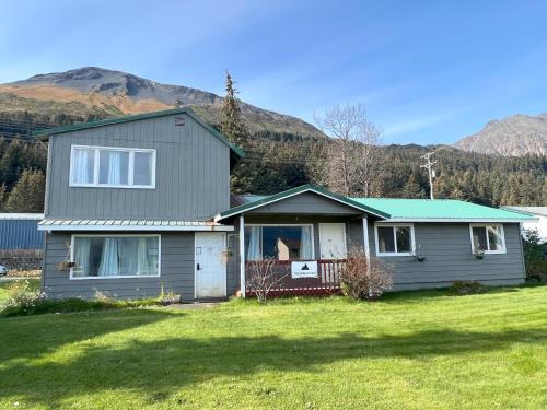 Halibut House — 4-Star Luxury Hotel in Seward, United States