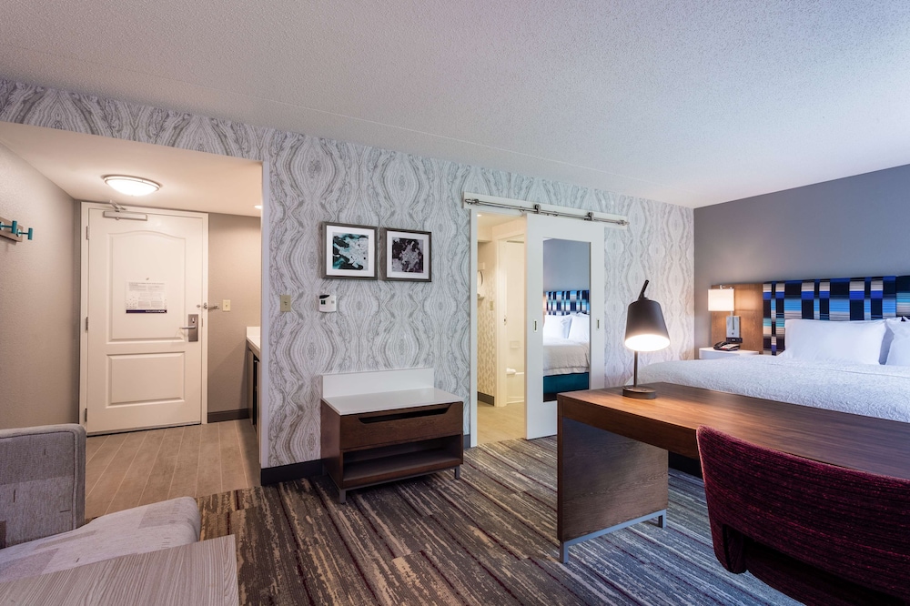 Hampton Inn & Suites Herndon Reston - photo 11