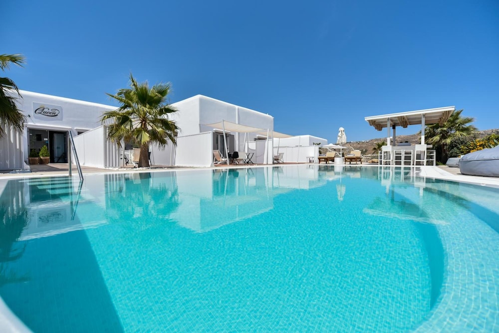 Queen Boutique Suites - last minute hotel in Mykonos