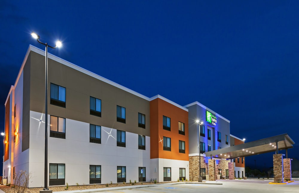 Holiday Inn Express & Suites Perryton by IHG - photo 29