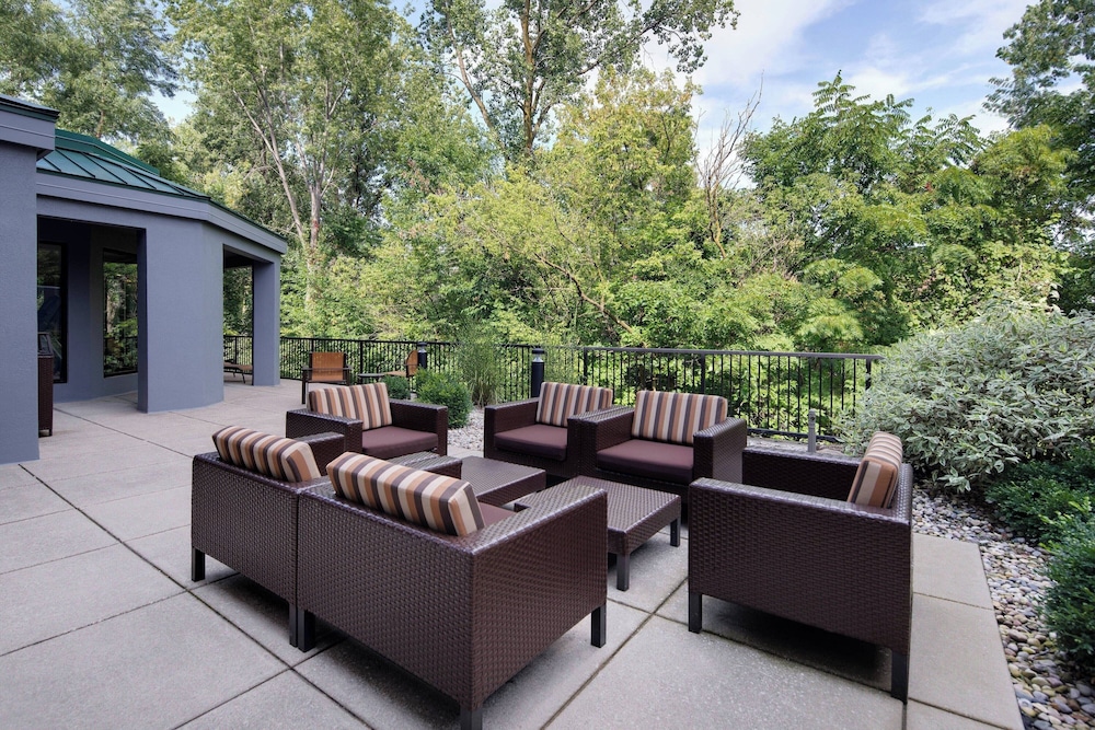 Courtyard by Marriott Grand Rapids Airport - photo 20