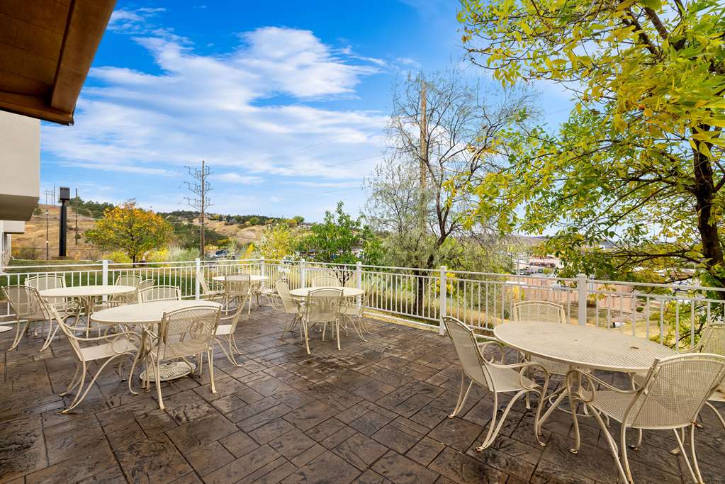 Quality Inn near Monument Health Rapid City Hospital - photo 40