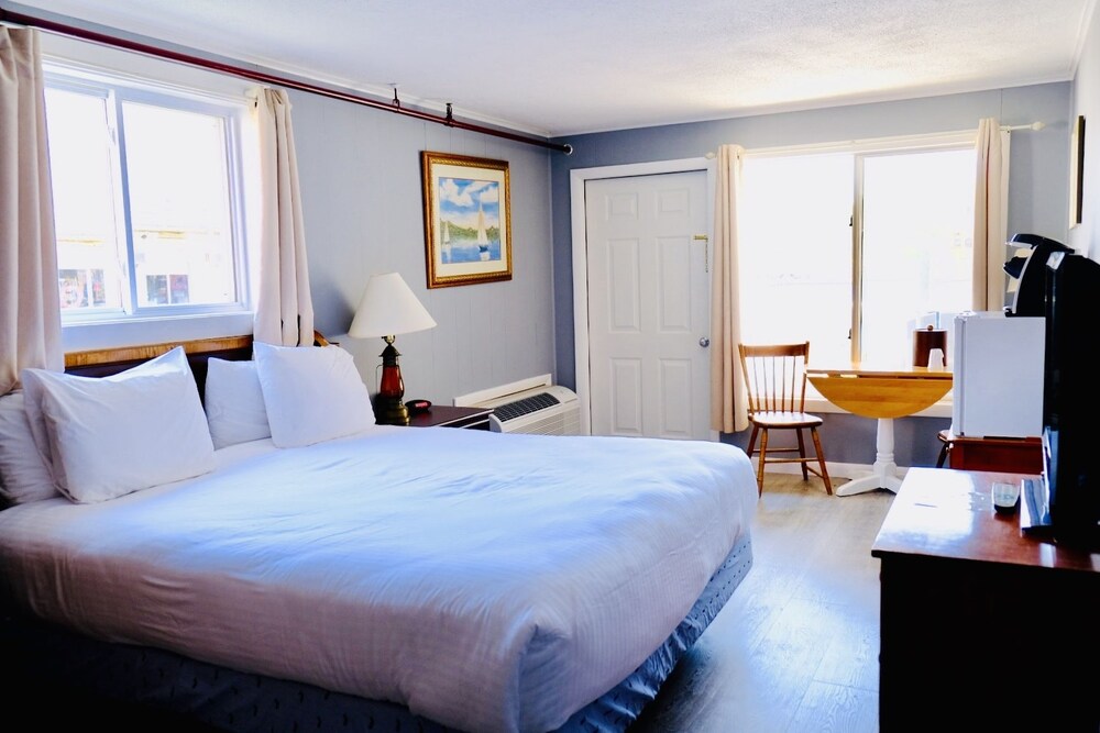 Fishermans Wharf Inn - photo 11
