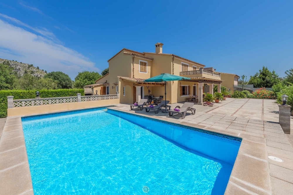 Can Pansa - carbon neutral hotel in Pollenca