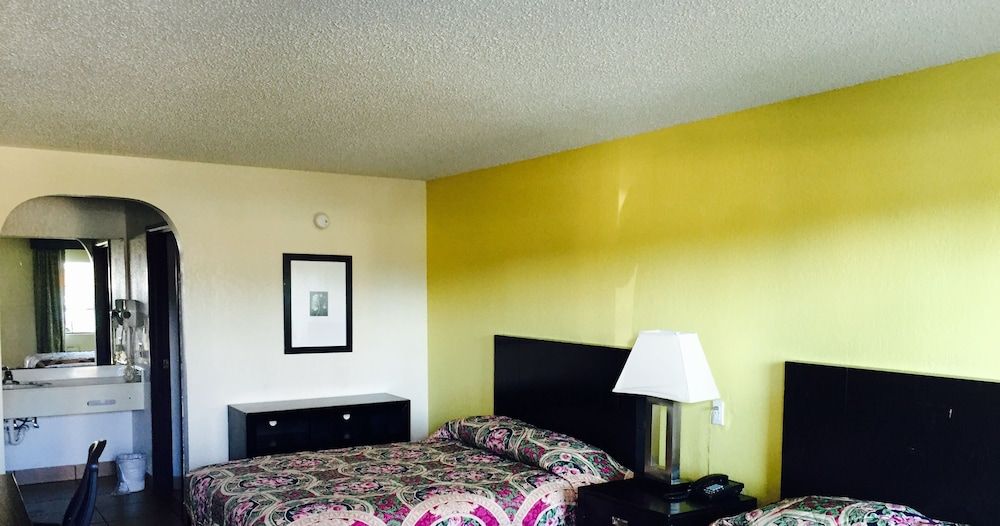 Executive Inn - carbon neutral hotel in Groves