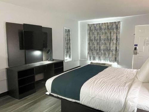 Super 8 by Wyndham West Columbia Airport - photo 20