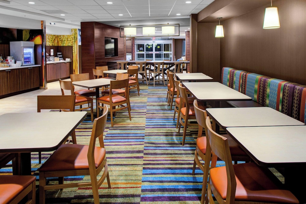 Fairfield Inn & Suites by Marriott Hollister - photo 32