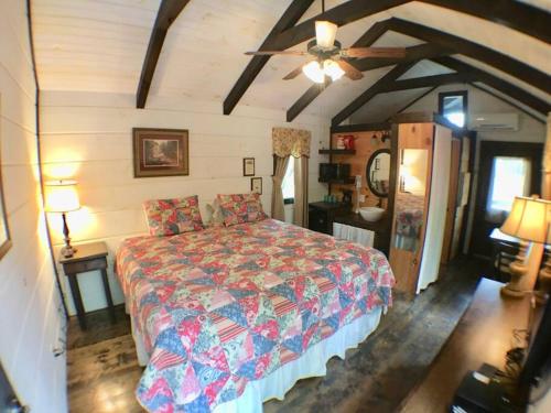 Tiny Home Cottage Near the Smokies #6 Greta - photo 5