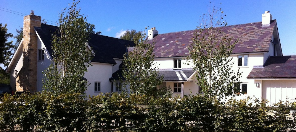 Duchy Rag House — 4-Star Luxury Hotel in Swindon, United Kingdom