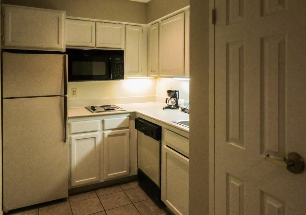 Premiere Suites - photo 22