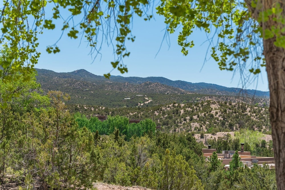 Acoma Majestic Views Near the Santa Fe Opera and Four Seasons in Tesuque - photo 28