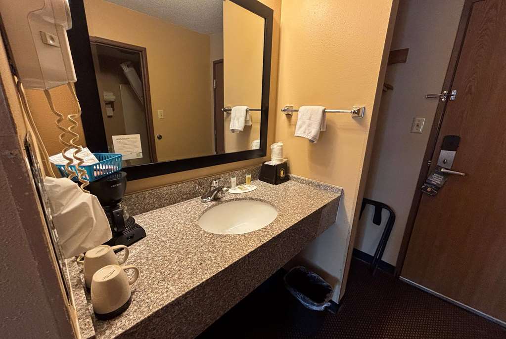 Super 8 by Wyndham Du Quoin - photo 10