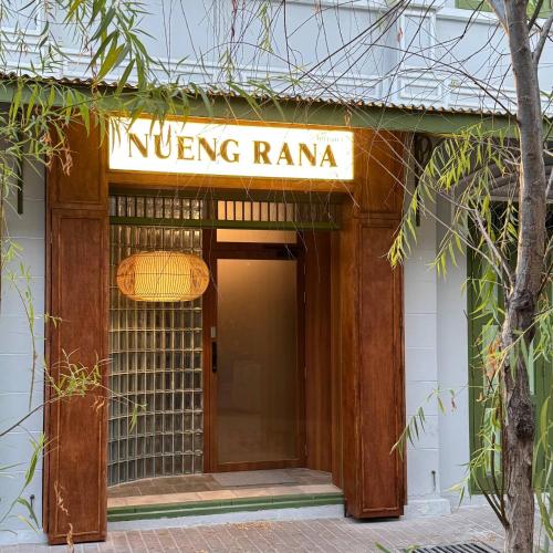 Nueng Rana 113 Unique House in Chinatown 3BR 2BA Villa