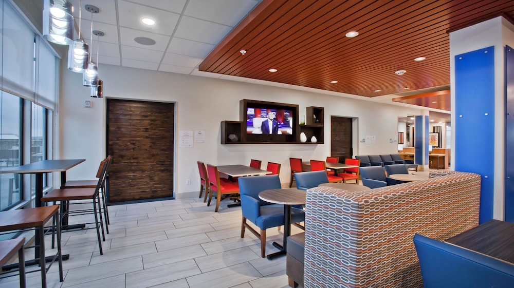 Holiday Inn Express and Suites Green River - photo 69