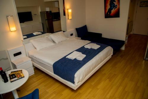 Beautiful apartments near the sea ORBI CITY N2