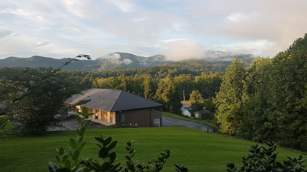 Townsend River Breeze Inn - photo 35